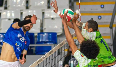 Javier Monfort se queda en Melilla