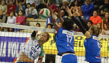 La Superliga femenina apura la lucha por entrar en la Copa de SM La Reina