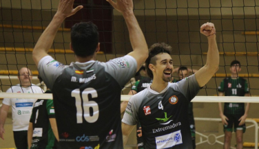 ExtremaduraAparthotel MM Badajoz derrota a Vitaldent Santiago CV Bruxas en el tie-break