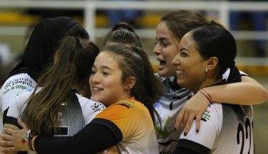Las Palmeras se rinde ante las chicas del Extremadura Badajoz CPV tras su victoria 