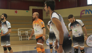 Derrota para el Extremadura CPV ante el Club Vigo Voleibol en el debut liguero