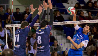 Dura y trabajada victoria de Urbia Voley Palma ante CV Melilla