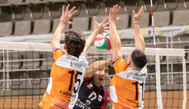 CABLEWORLD VOLEIBOL VILLENA-PETRER SE COLOCA LÍDER
