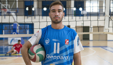 El Club Voleibol Melilla renueva al prometedor colocador Ale López Sabio 