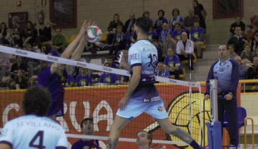 Urbia Voley Palma supera en el desempate a Unicaja Almería en la reedición de la final de SVM