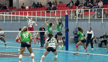 Élite Vóley El Rosario se lleva un vibrante choque de la pista de CV Sant Quirze