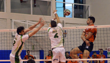 Unicaja Almería vence en tres sets y empata la serie final de SVM