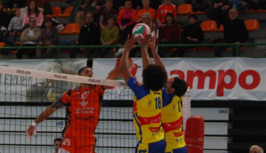Ushuaïa Ibiza Voley y Urbia Voley Palma aprietan la lucha por los playoffs