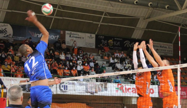 CV Teruel se alza con la victoria ante el Intasa San Sadurniño