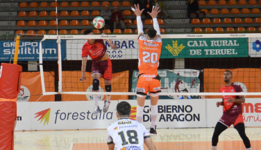 Victoria llena de oficio de Pamesa Teruel Voleibol ante Arenal Emevé