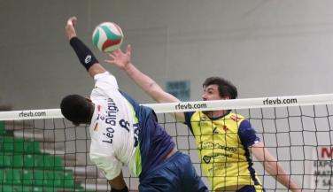Voley Textil Santanderina sueña y cae en el desempate ante el CV Guaguas