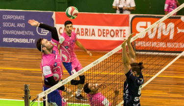 Derrota con honor de un luchador Voley Textil Santanderina