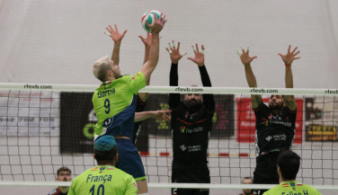 Voley Textil Santanderina obliga al CV Teruel en un encuentro muy vistoso