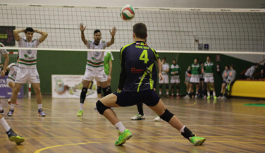 Voley Textil de más a menos no puede con Unicaja Almería