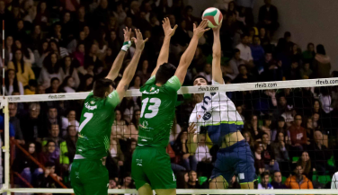 El líder deja sin copa a un combativo Voley Textil Santanderina