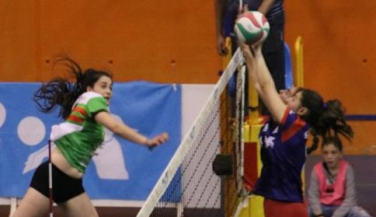 Voley Torrelavega cae en el desempate 