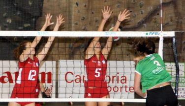 Contundente victoria del CV Torrelavega ante CAEP Soria que le permite mantener el liderato 