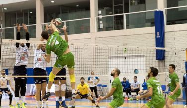 Unicaja Almería derrota a Mediterráneo Castellón en un partido contra la violencia de género 