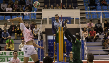 Unicaja Costa de Almería recupera el liderato de la SVM