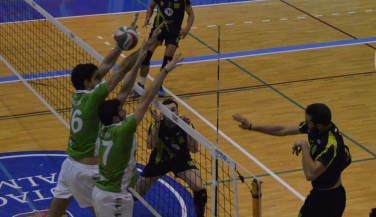 Victoria luchada y liderato en solitario para Unicaja Almería