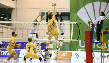 Emocionante partido entre Unicaja Costa de Almería y Barça Voleibol con victoria ahorradora