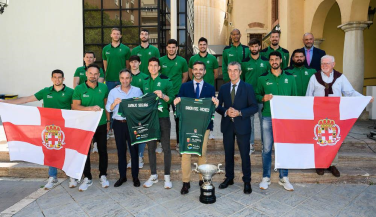 Unicaja Almería ofrece la Superliga a la ciudad en un merecido homenaje del Ayuntamiento