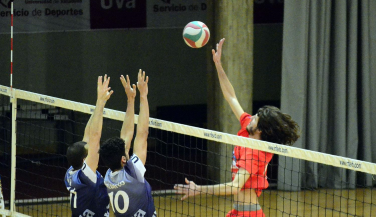 Universidad de Valladolid remonta para llevarse la victoria ante Voley Dumbría