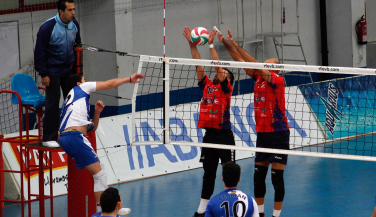 Emevé y cvleganés.com siguen mandando en la Superliga masculina 2