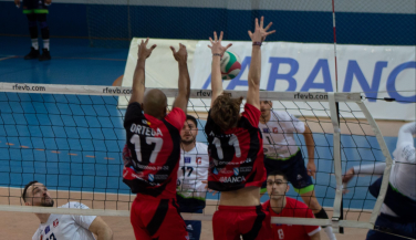 Club Voleibol Vigo cede ante el líder Textil Santanderina 
