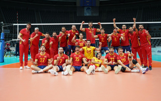 Hubert Henno convoca a 17 jugadores para preparar el Preuropeo 2025 rumbo al Eurovolley 2026