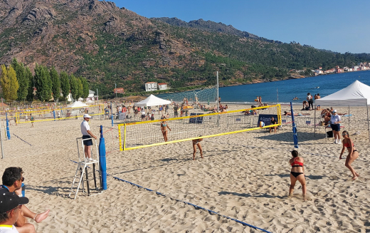 El CEVP Sub-19 de Clubes toma la playa de Ézaro.